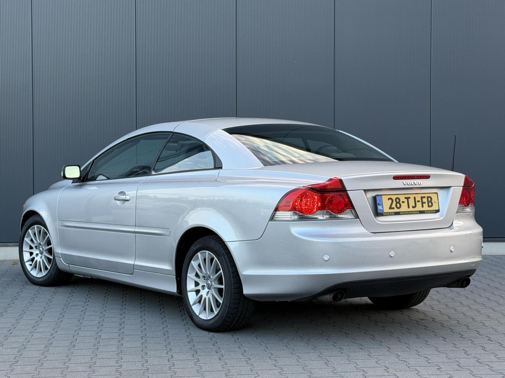 Volvo C70 Convertible 2.5 T5 Summum Leder - Dynaudio - 3e Ei, Auto's, Voorwielaandrijving, C70, Gebruikt, Zwart
