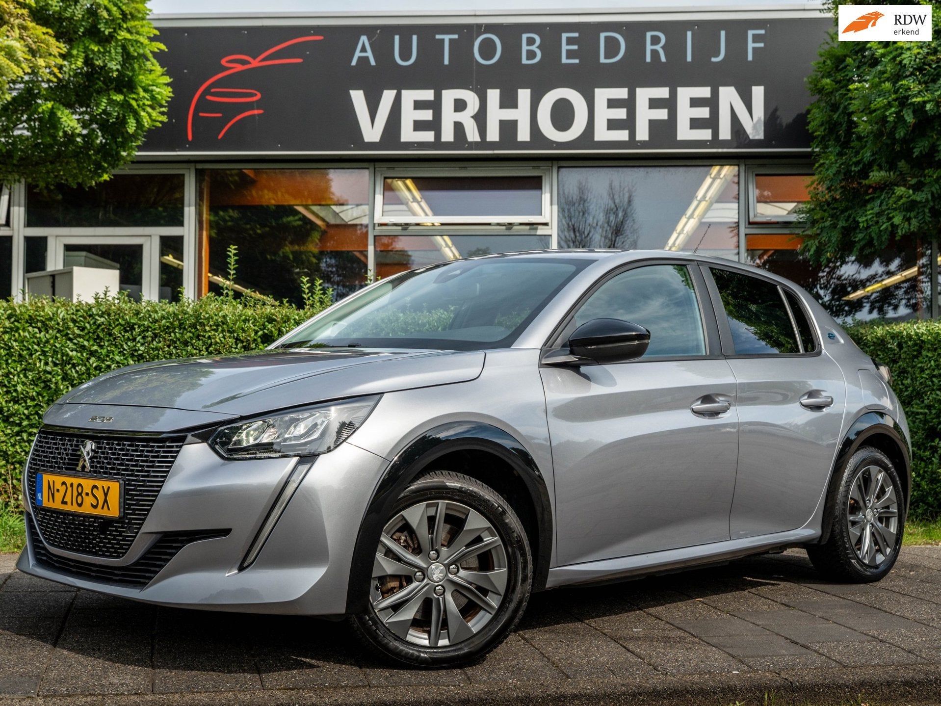 Peugeot E-208 EV Active Pack 50 kWh - 92,5% SOH - APPLE CARP, Auto's, Dealer onderhouden, 136 pk, Gebruikt, Origineel Nederlands