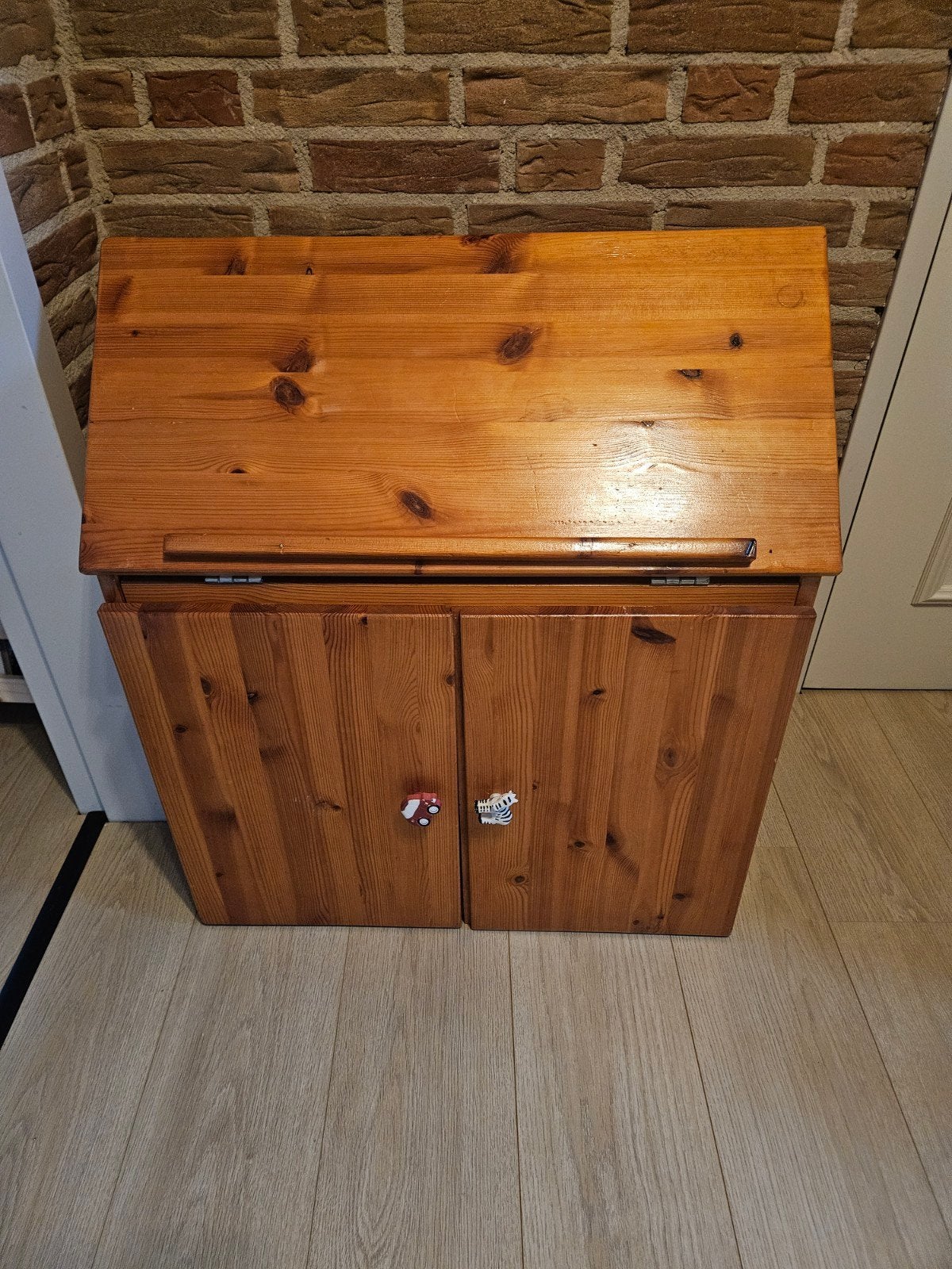 Houten kinderbureau met opklapbaar blad, Huis en Inrichting, Ophalen, Gebruikt, Hout, Kinderbureau