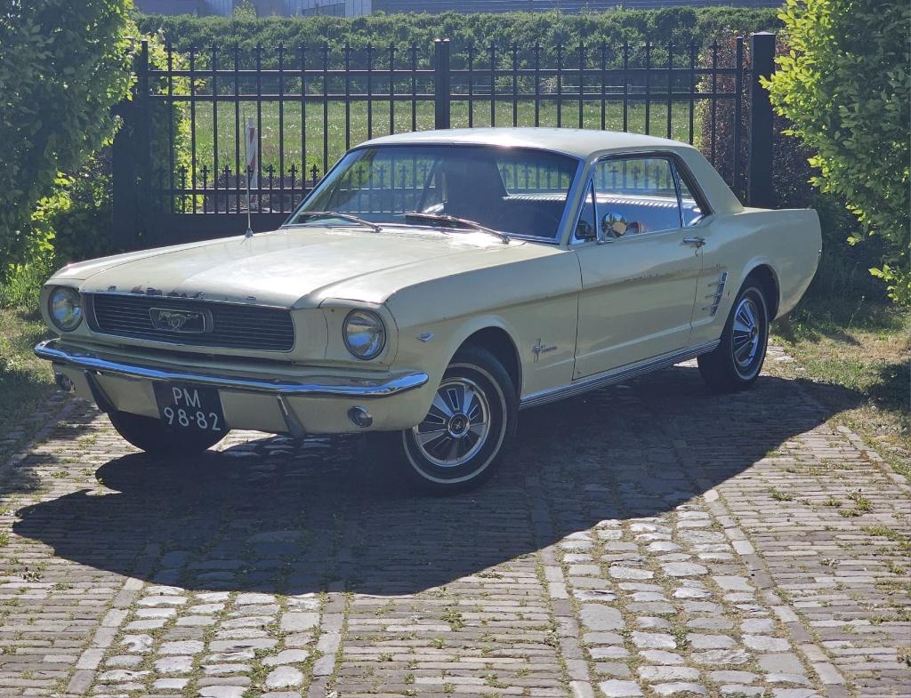 Ford Mustang 1966  289 V8  California Car met NL Kenteken, Automaat, Achterwielaandrijving, 4735 cc, Geel