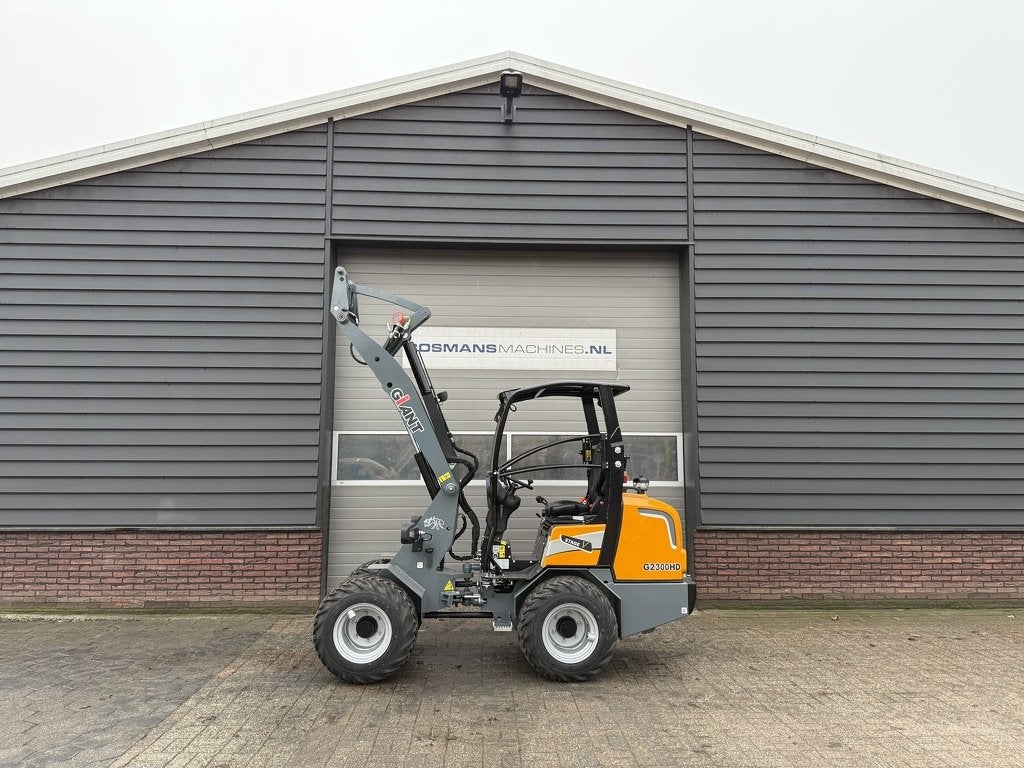 Giant G2300 HD minishovel NIEUW, Tobroco, Info@tobroco.nl, Sprendlingenstraat 57
5061 KM  Oisterwijk, NL, Wiellader of Shovel