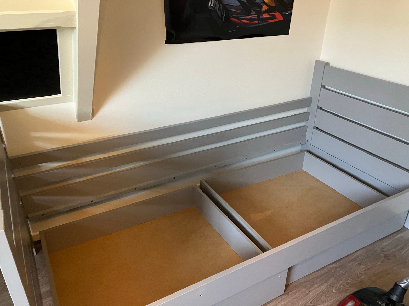 Eenpersoonsbed grijs zonder matras en lattenbodem, Ophalen, Gebruikt, 90 cm, Eenpersoons