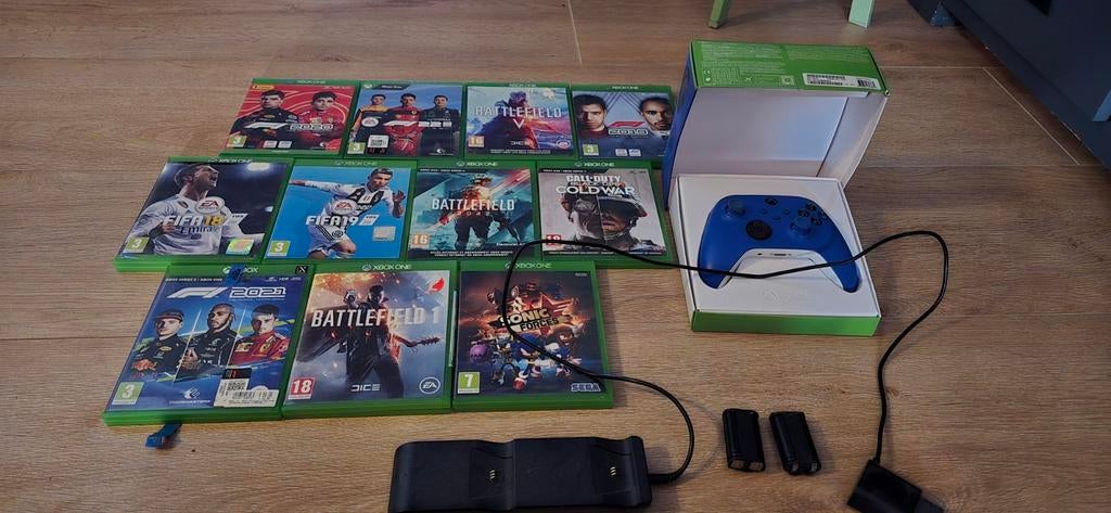 Xbox One X Scorpio Edition met spellen en 2 controllers, Gebruikt, One ×, 2 spelers, One x