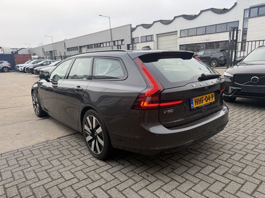 Volvo V90 T8 AWD UItra Dark | Heads-up Display | Trekhaak |, Auto's, Dealer onderhouden, Euro 6, 4 cilinders, 1969 cc