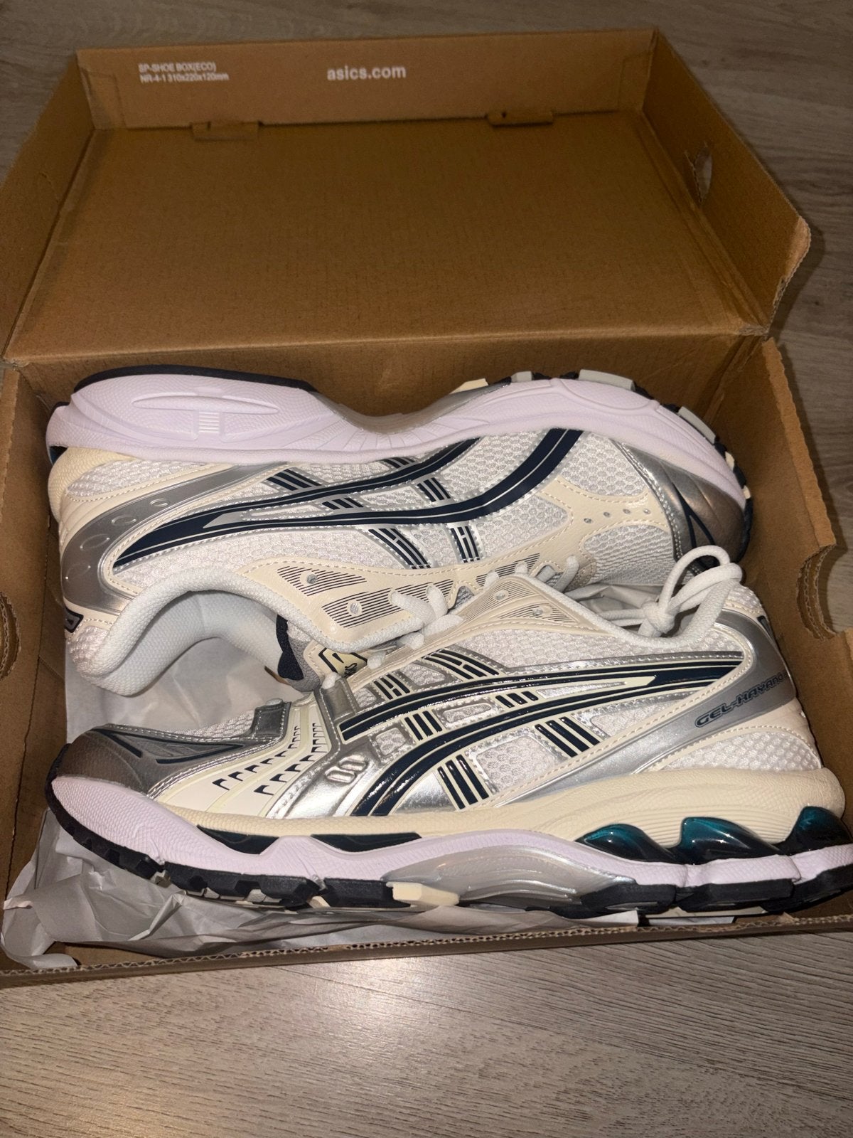 Nieuwe Asics Gel-Kayano 14 Sneakers - Maat 42.5 en Maat 43, Kleding | Dames, Schoenen, Ophalen of Verzenden, Nieuw, Wit, Sneakers of Gympen