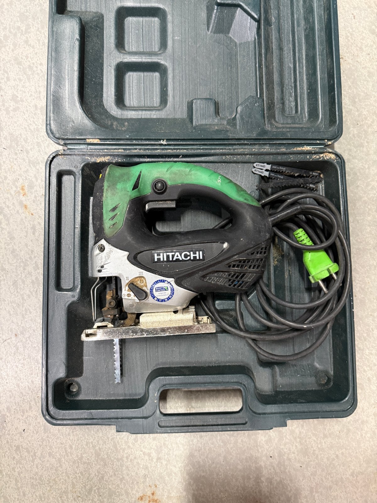 Hitachi Decoupeerzaag CJ90VST in koffer, Doe-het-zelf en Verbouw, Gereedschap | Zaagmachines, Ophalen, Gebruikt, Decoupeerzaag
