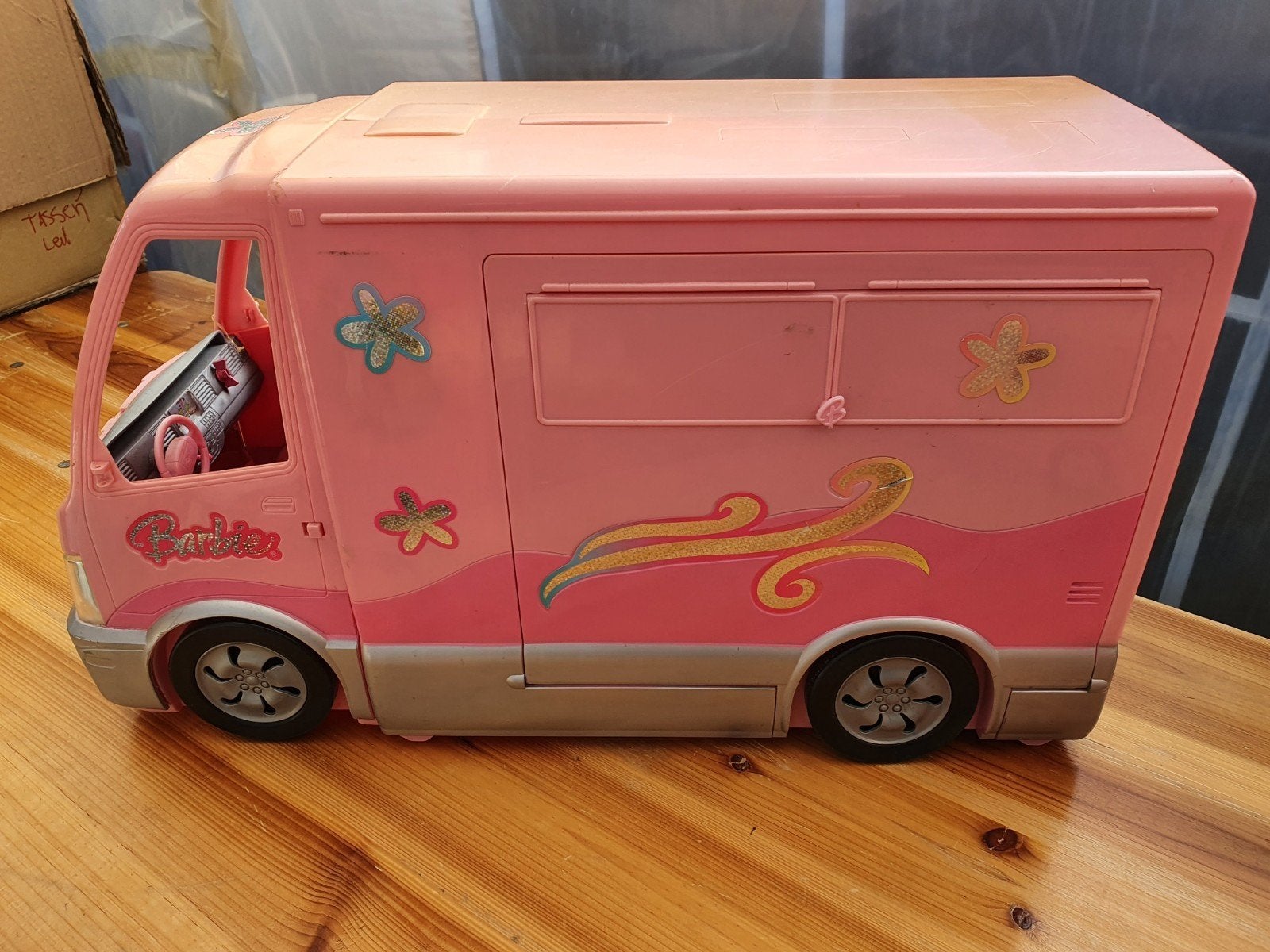 Barbie camper, Ophalen, Pop