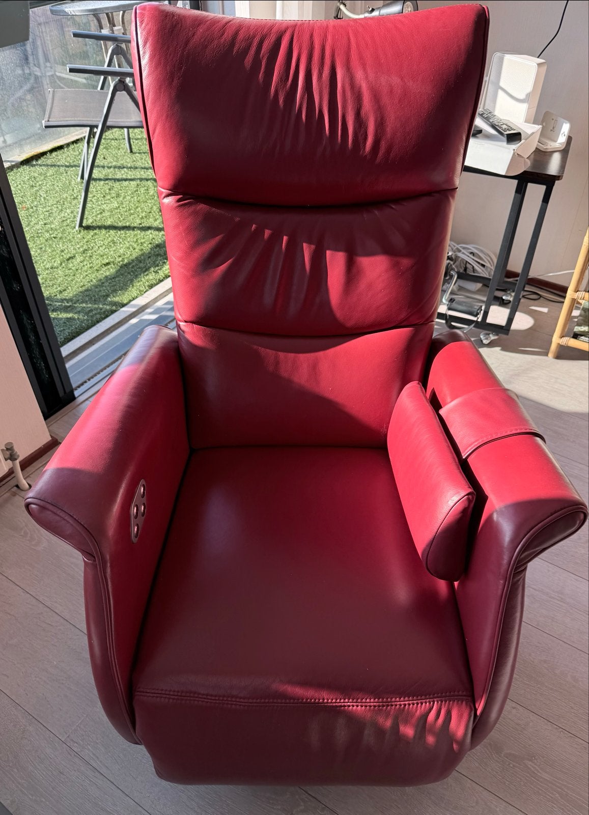 Prominent Relaxstoel - Rood Leer, Elektrisch Verstelbaar, Huis en Inrichting, Ophalen, Gebruikt, Leer, 50 tot 75 cm