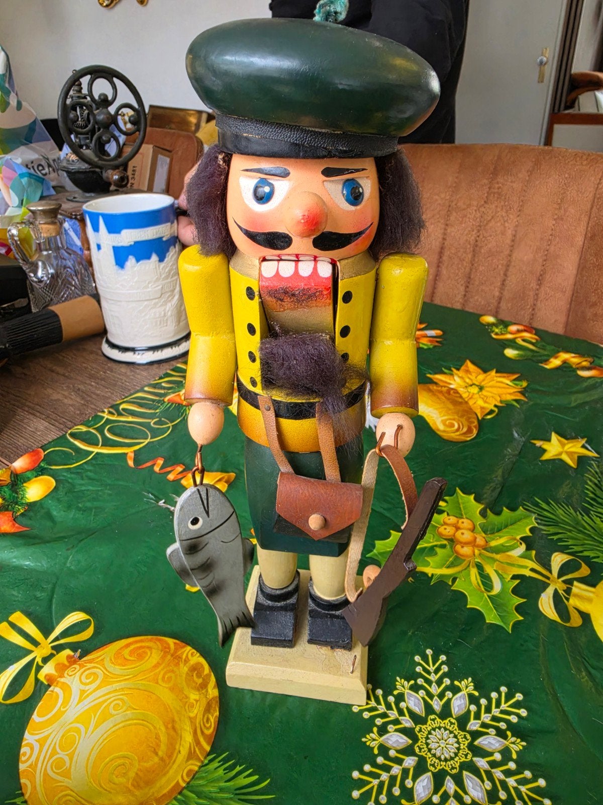 Vintage Notenkraker Visser met Vis en Geweer, Ophalen of Verzenden, Gebruikt