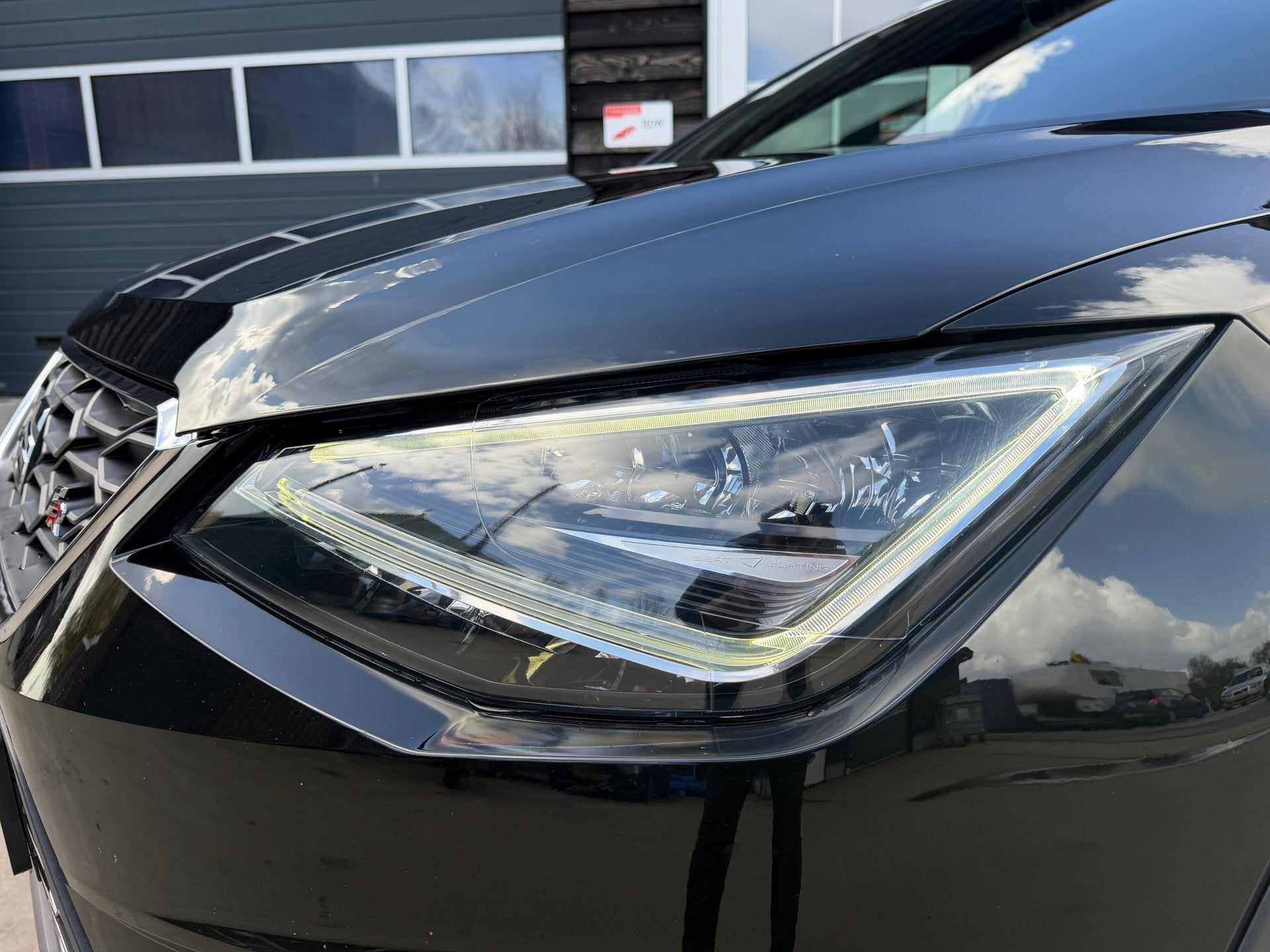 Seat ARONA 1.0 TSI FR Camera Led Carplay Automaat, Auto's, Dealer onderhouden, 116 pk, Zwart, Bedrijf