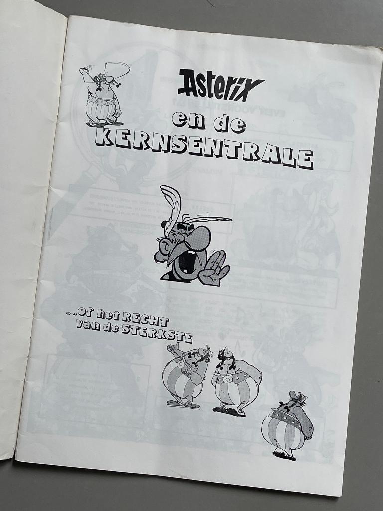 Stripalbum Asterix en de kernsentrale.  (parodie), Eén stripboek, Ophalen of Verzenden, Gelezen