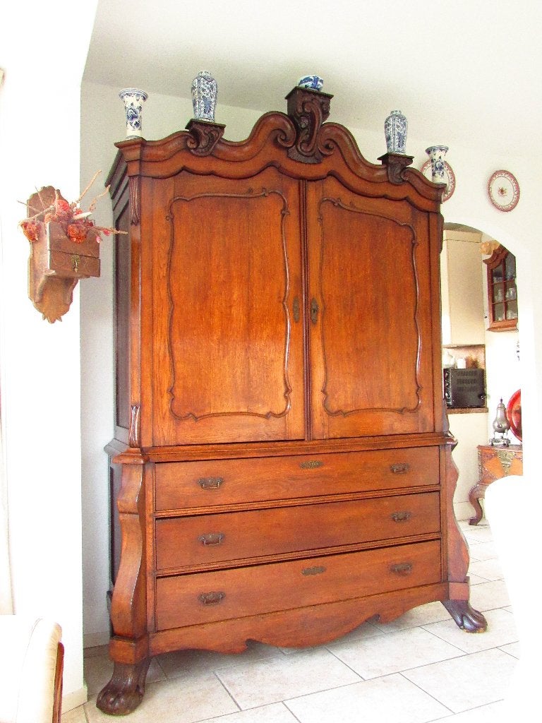 mooi antiek kabinet, Ophalen