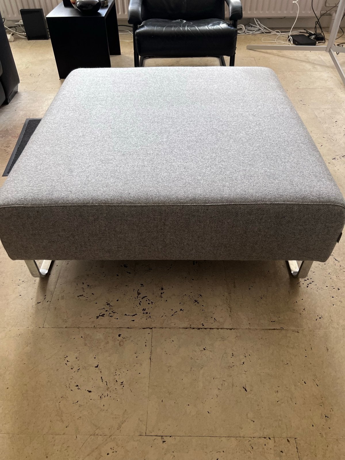 JongForm hocker - Grijs, zo goed als nieuw, Huis en Inrichting, Ophalen, Vierkant, Zo goed als nieuw, 75 tot 100 cm