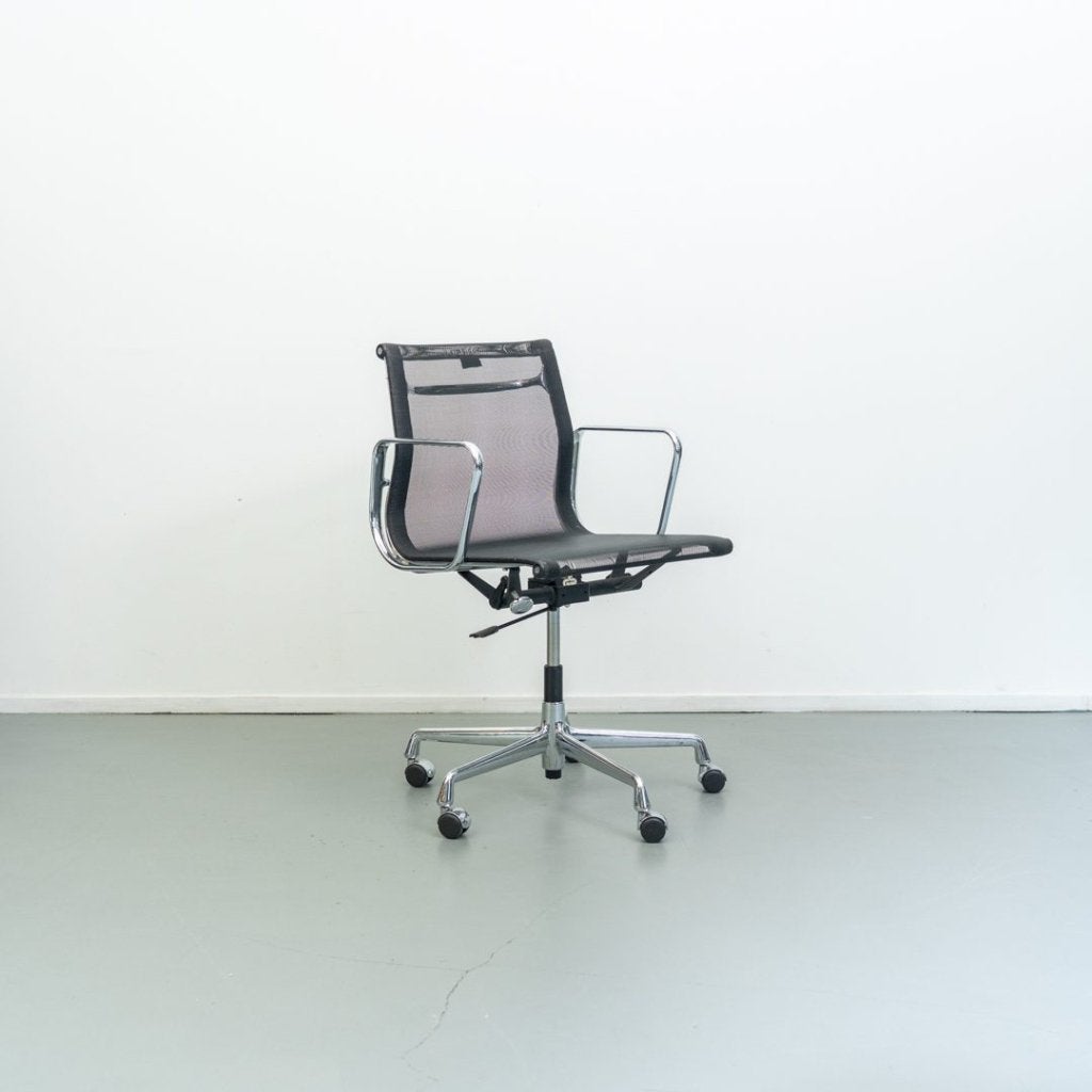 Vitra EA 117 Bureaustoel Zwart Netweave - Chroom