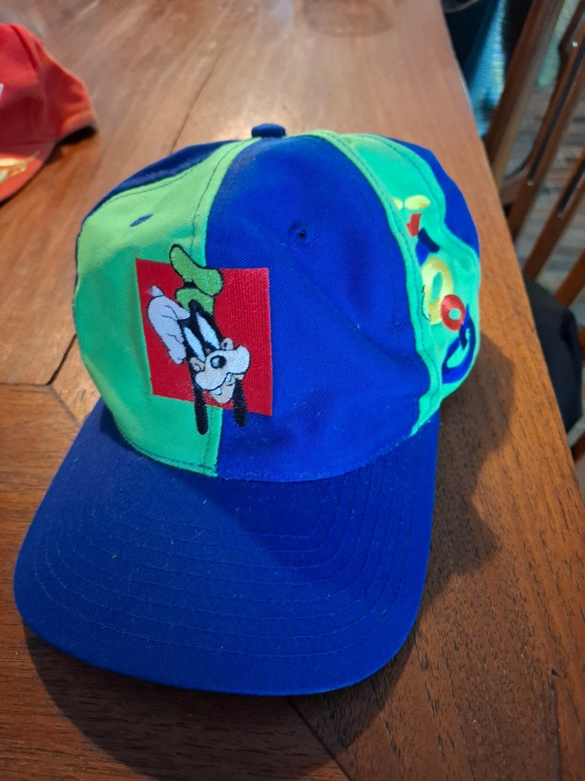 Vintage Disney Goofy Pet - Disneyland Parijs, Consumer.relations@disney.com, Disney, 500 South Buena Vista Street, Burbank, CA 91521, USA