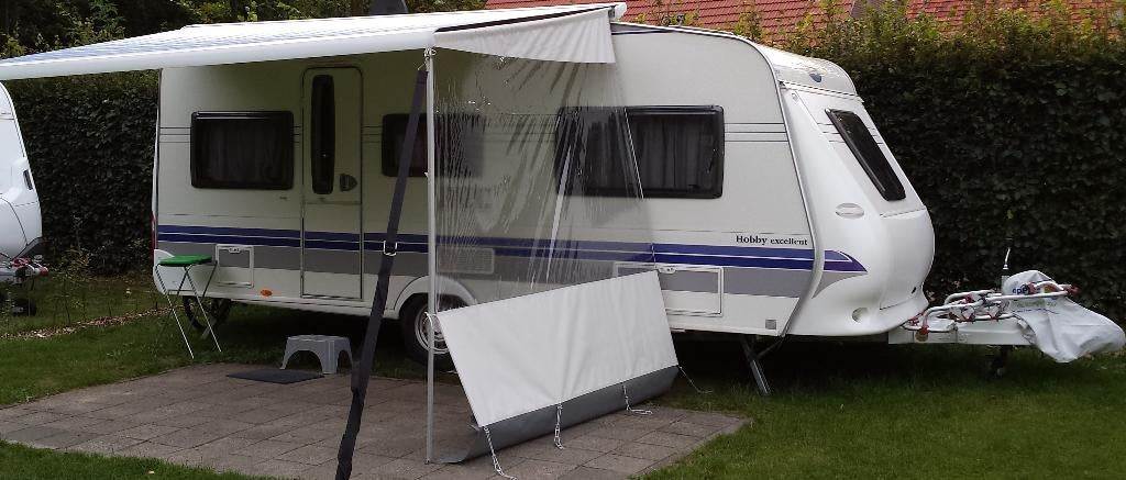 HOBBY TOP CARAVAN EXC.UL 2007 OP FIJNE VASTE SEIZOENPLAATS, Rondzit, Hobby, Particulier, 2 aparte bedden