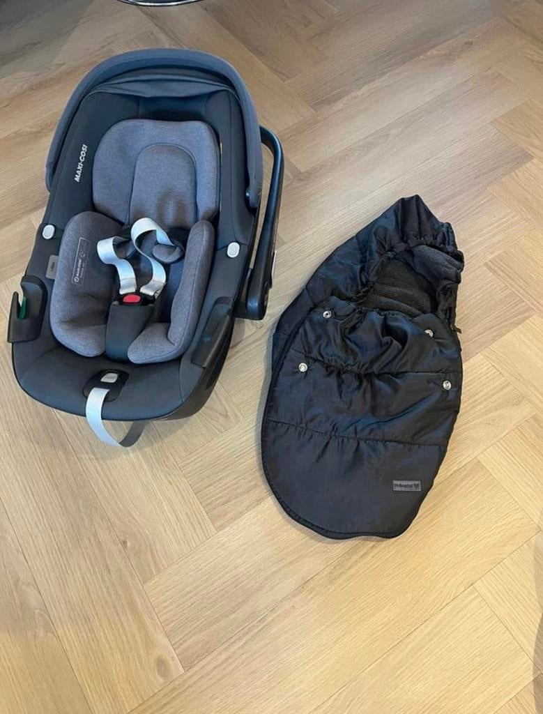 Maxi-Cosi Pebble 360 autostoel met voetenzak, Autogordel of Isofix, Gebruikt, Zijbescherming, Ophalen of Verzenden