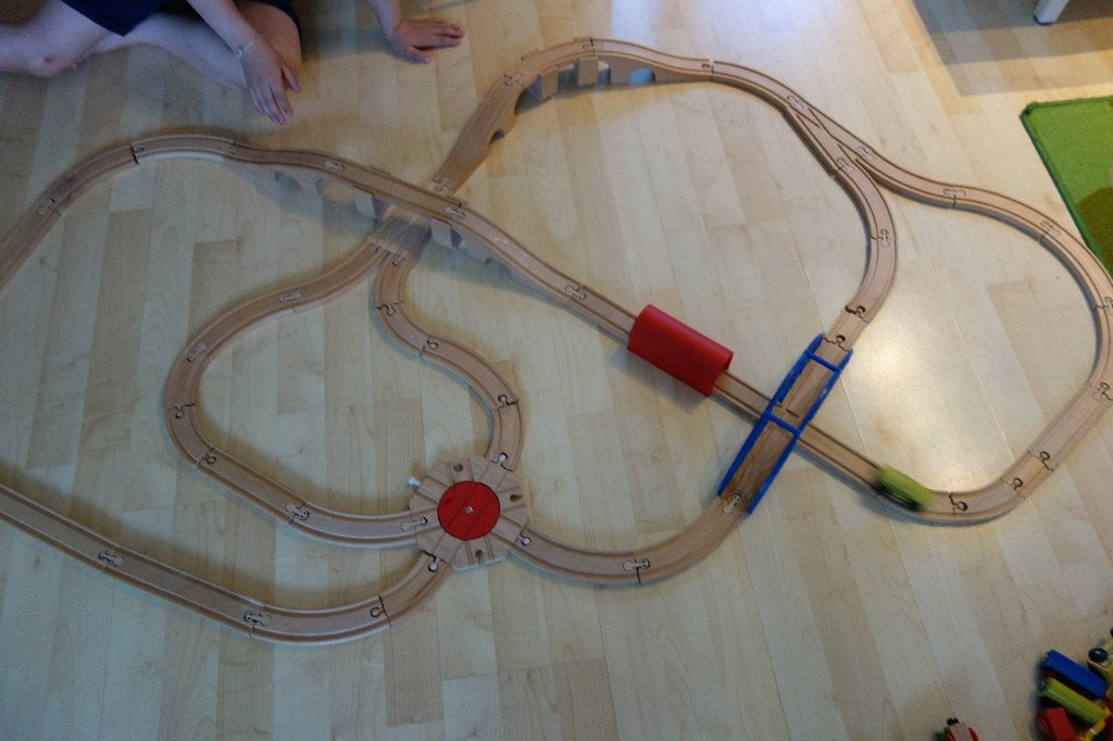 Houten treinspoor compleet met treinen en wagons, Ophalen of Verzenden, Gebruikt, Duw- of Trekspeelgoed