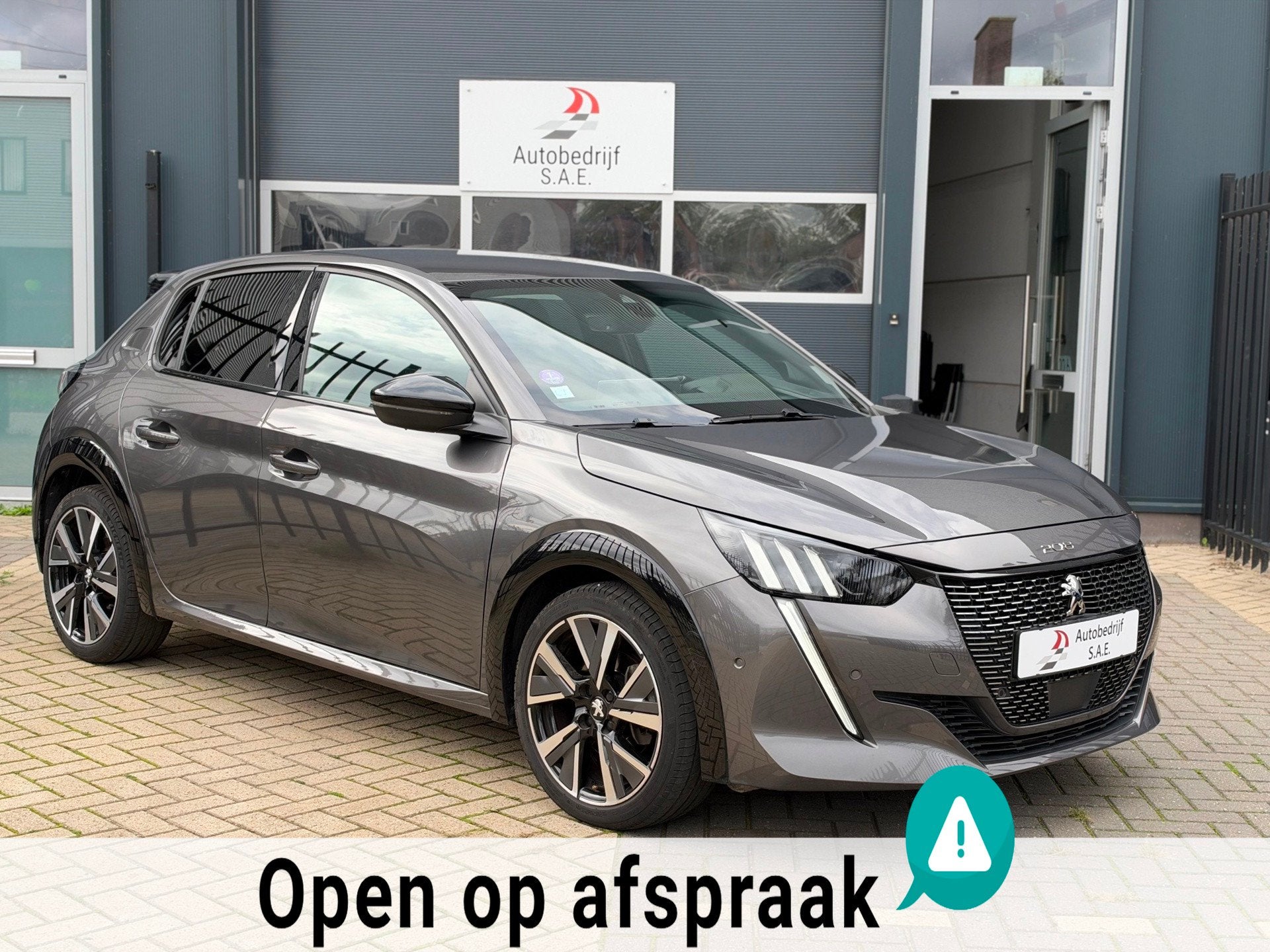 Peugeot 208 1.2 PureTech GT-Line CARPLAY COCKPIT CAMERA AUTO, Auto's, Gebruikt, Euro 6, 1133 kg, Leder en Stof