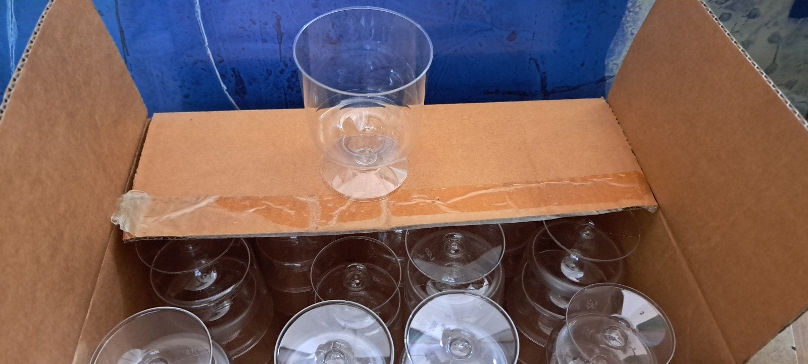 32x plastic wijnglazen - Ideaal voor feestjes!, Gebruikt, Kunststof, Ophalen of Verzenden