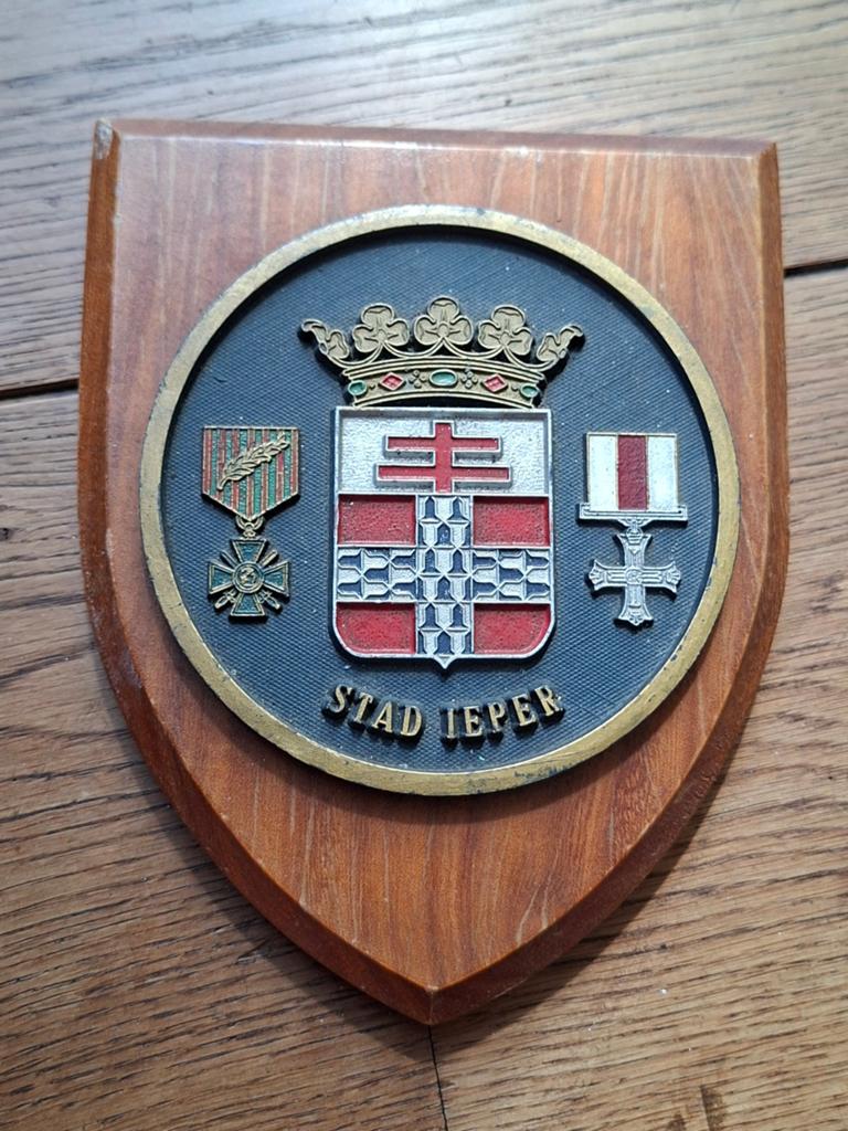 WO1 wandbordje "Ieper" Frans en Engelse medaille, Ophalen of Verzenden, Landmacht, Overige gebieden, Kunstobject