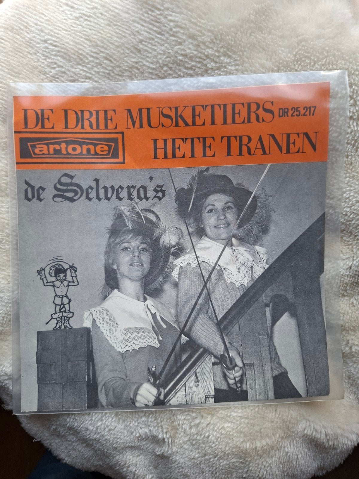 De Selvera's - De Drie Musketiers / Hete Tranen, Gebruikt, Originele persing, 7 inch, Single