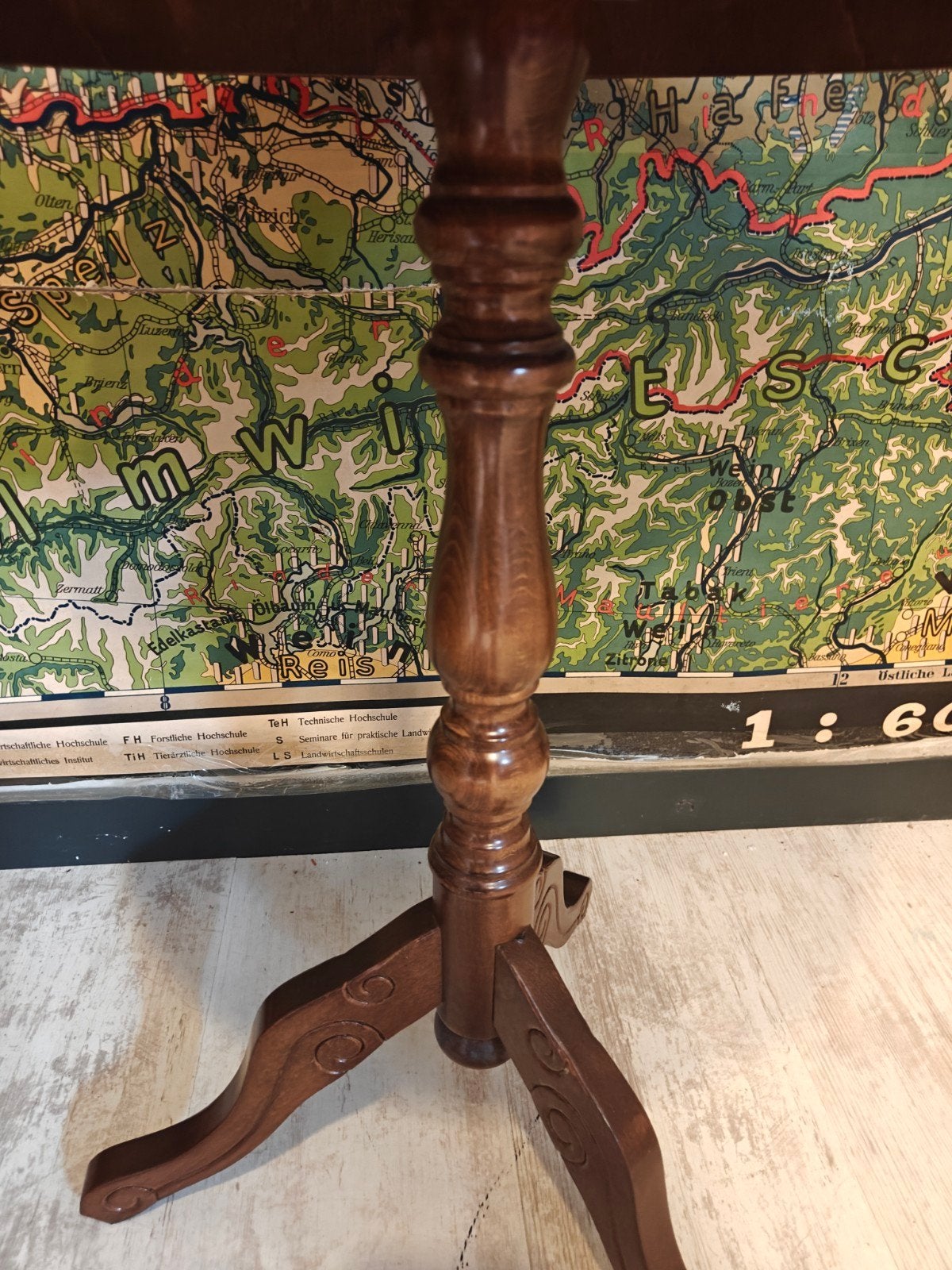 Prachtig oud Engels bijzet tafeltje hout driepoot 60x50 cm
h, Ophalen of Verzenden