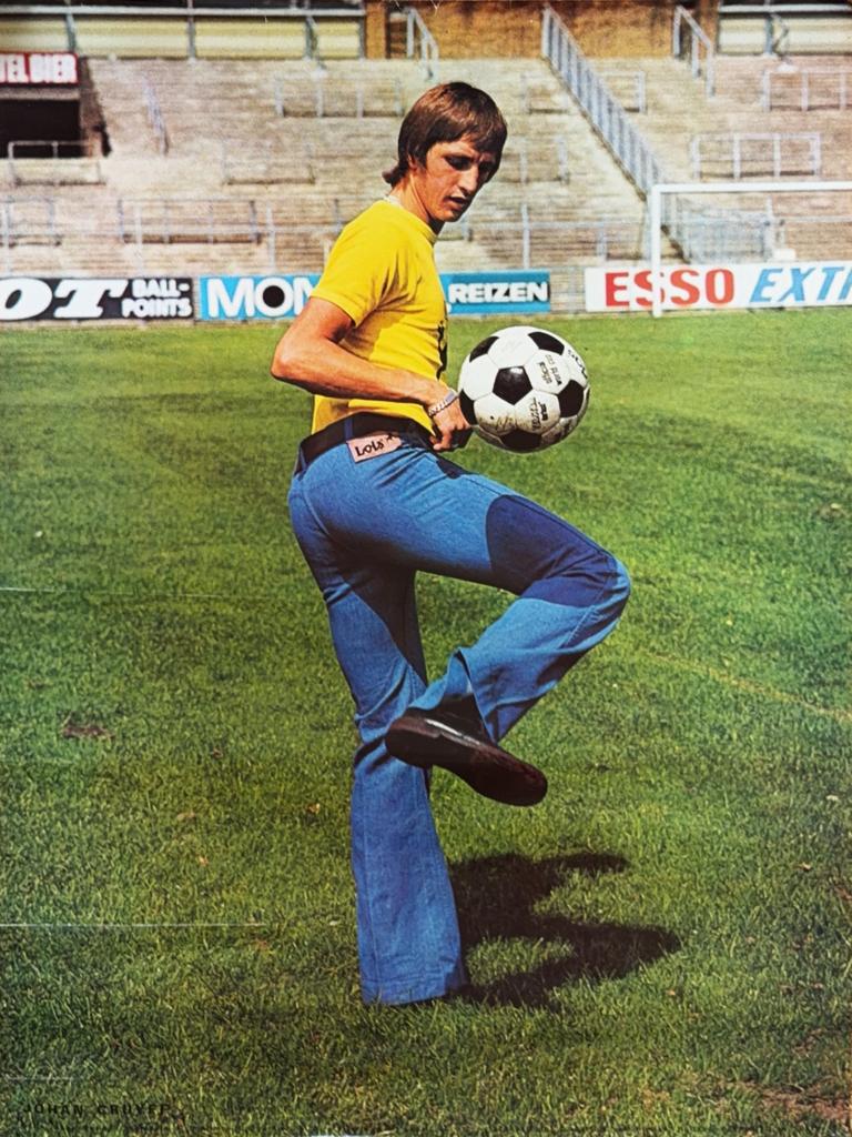 Poster Johan Cruyff - Lois reclame - stadion de Meer - 1973, Ophalen of Verzenden, Gebruikt, Ajax, Poster, Plaatje of Sticker