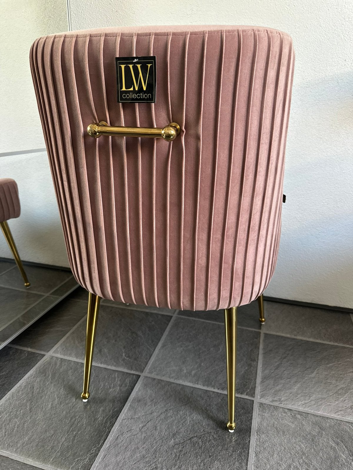 Nieuwe roze luxe velvet stoel met goude details!, Ophalen, Zo goed als nieuw, Vijf, Zes of meer stoelen