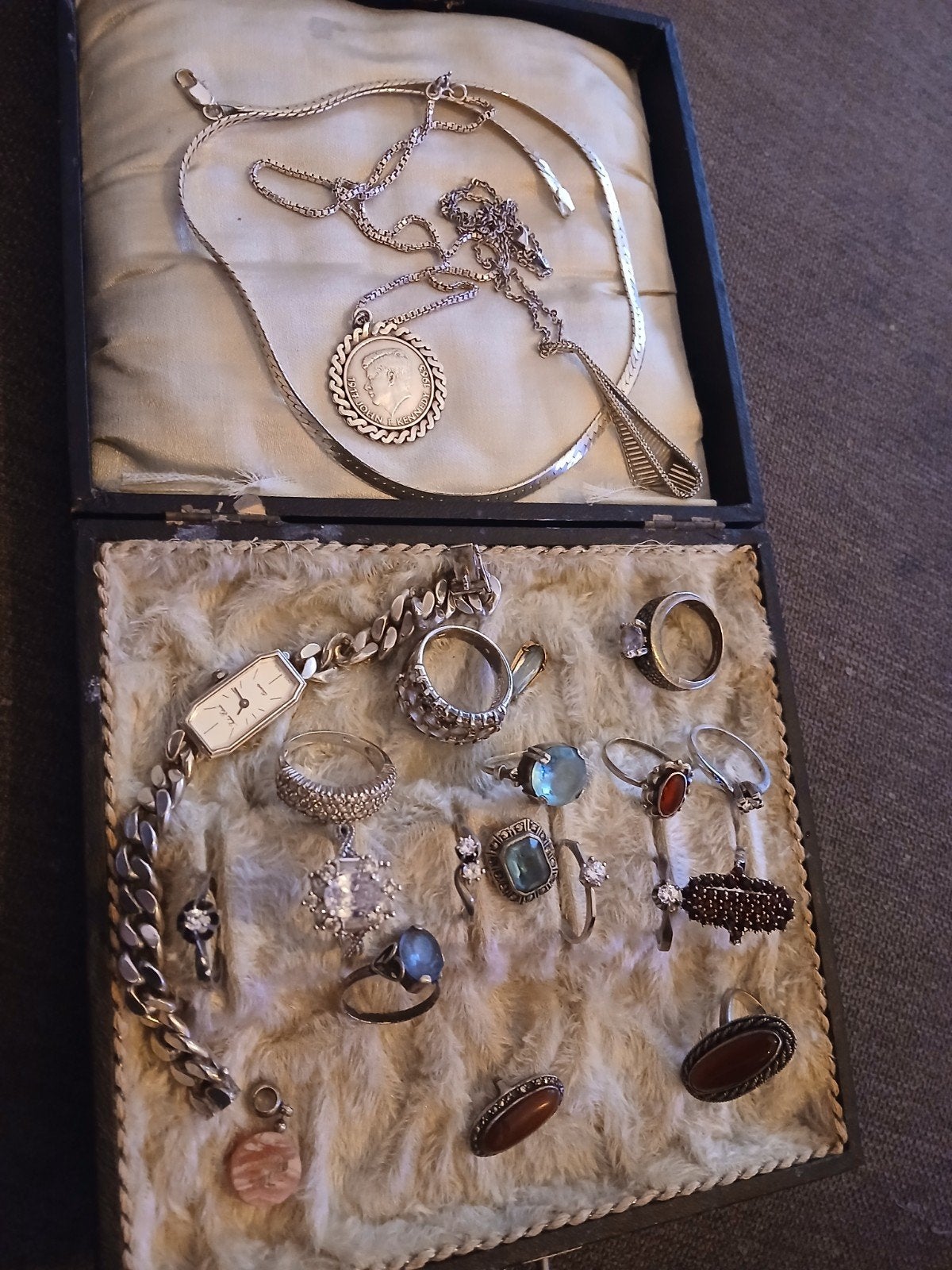 Sieraden doosje met veel antieke sieraden, Sieraden, Tassen en Uiterlijk, Antieke sieraden, Ophalen of Verzenden, Overige materialen