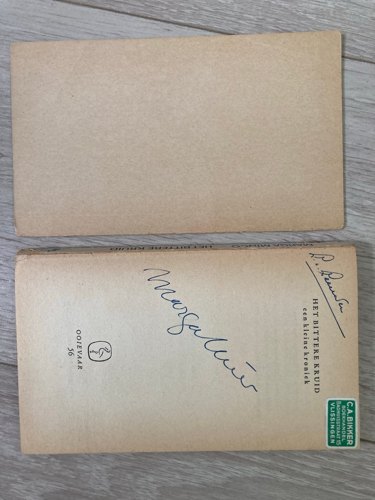 Het Bittere Kruid - Marga Minco met originele handtekening, Boeken, Literatuur, Ophalen of Verzenden, Gelezen, Nederland