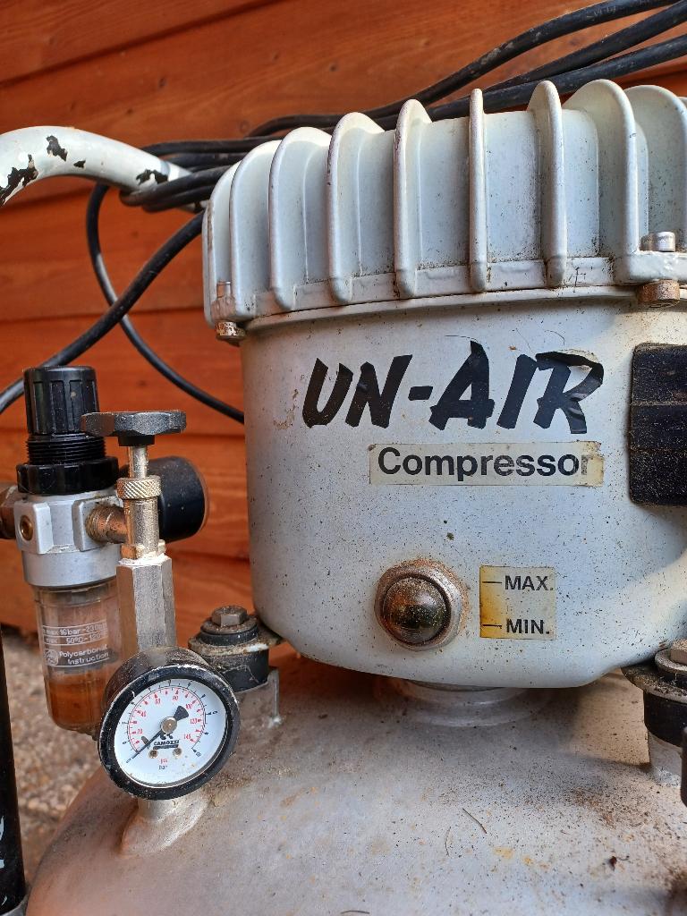Compressor Jun-Air, Doe-het-zelf en Verbouw, Compressors, Ophalen, Gebruikt, Minder dan 200 liter/min, Minder dan 6 bar