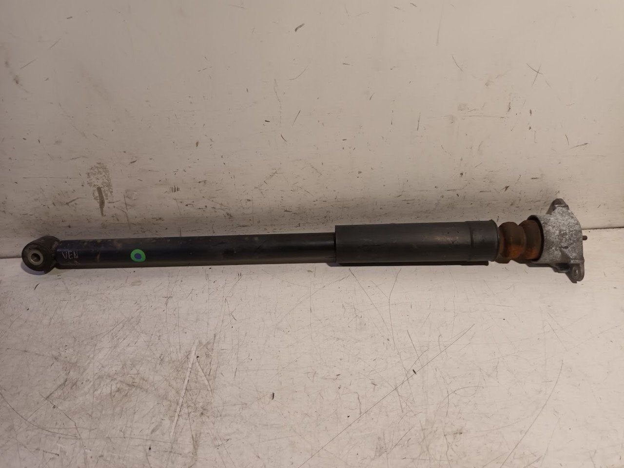 Schokbreker links achter Ford Fiesta, Onderdelen@venauto.nl, Van der Ven Autorecycling B.V., Gebruikt, Ettenseweg 76, 4706 PB Roosendaal, The Netherlands