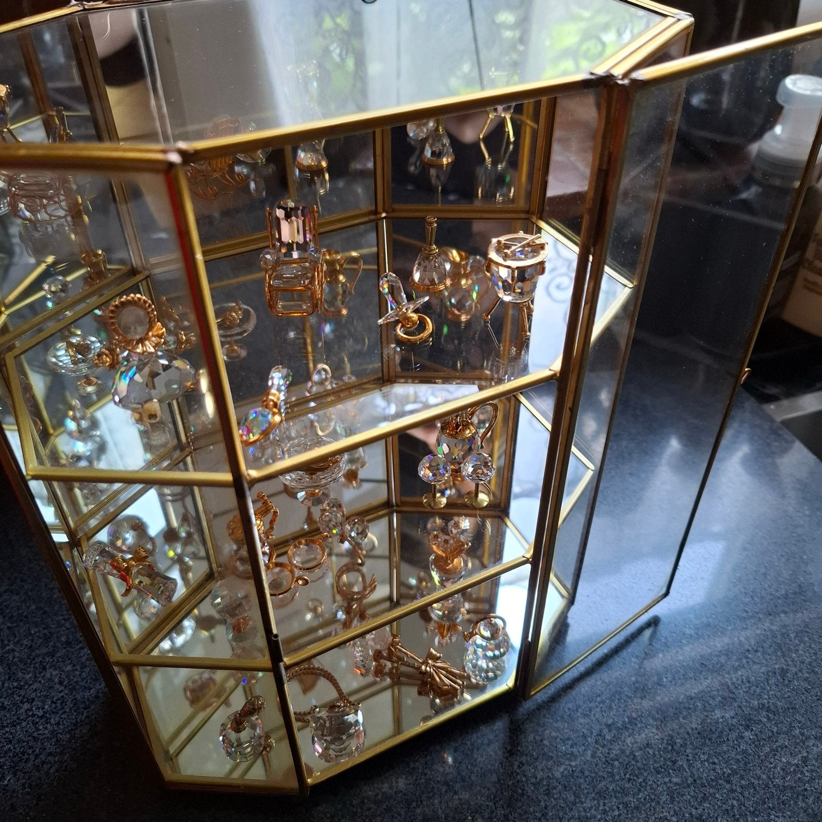 Grote collectie Swarovski kristallen beeldjes met vitrine, Ophalen, Zo goed als nieuw, Figuurtje