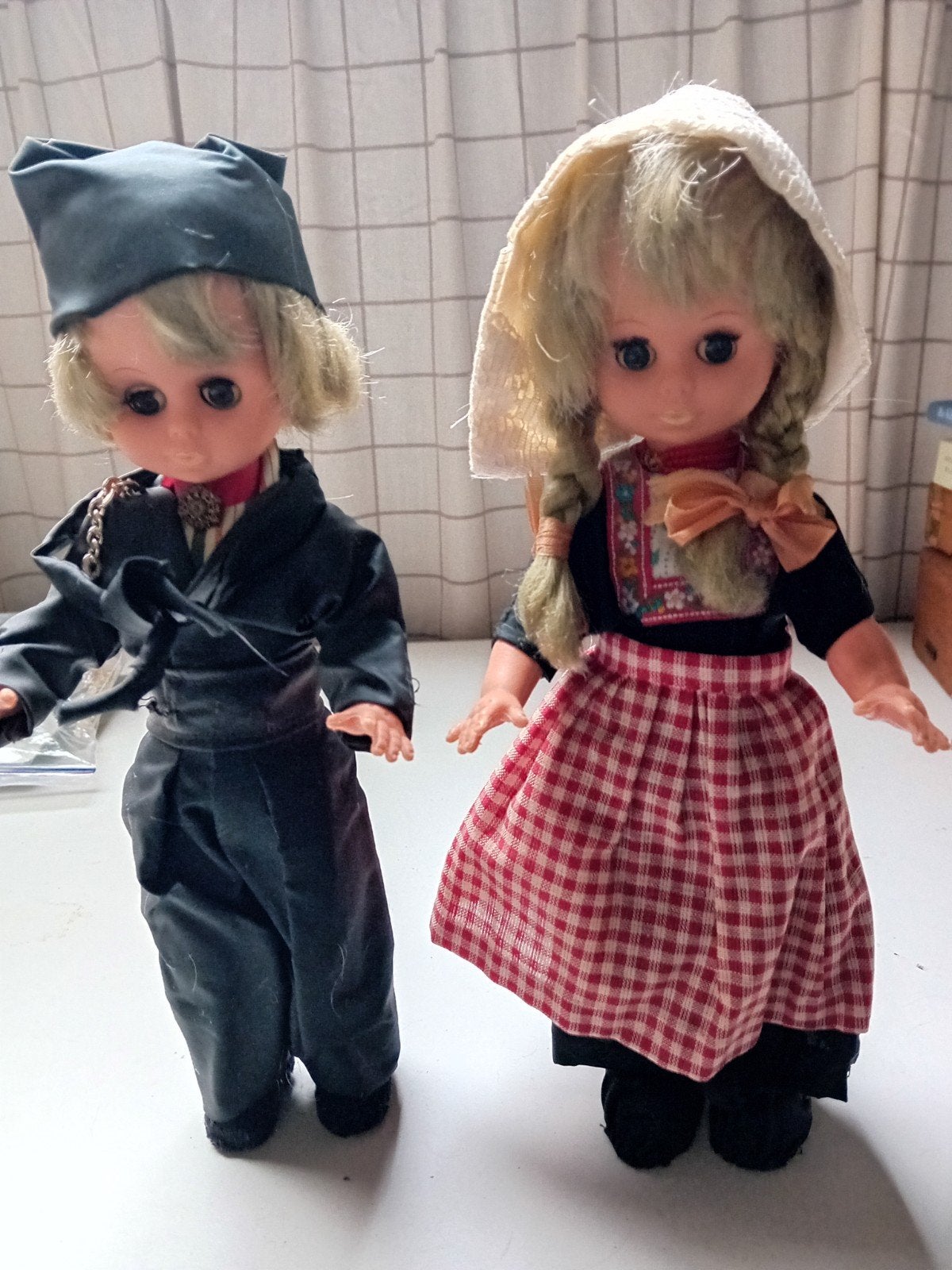 Vintage Hollandse Poppenpaar in Klederdracht, Verzamelen, Ophalen of Verzenden, Gebruikt, Pop