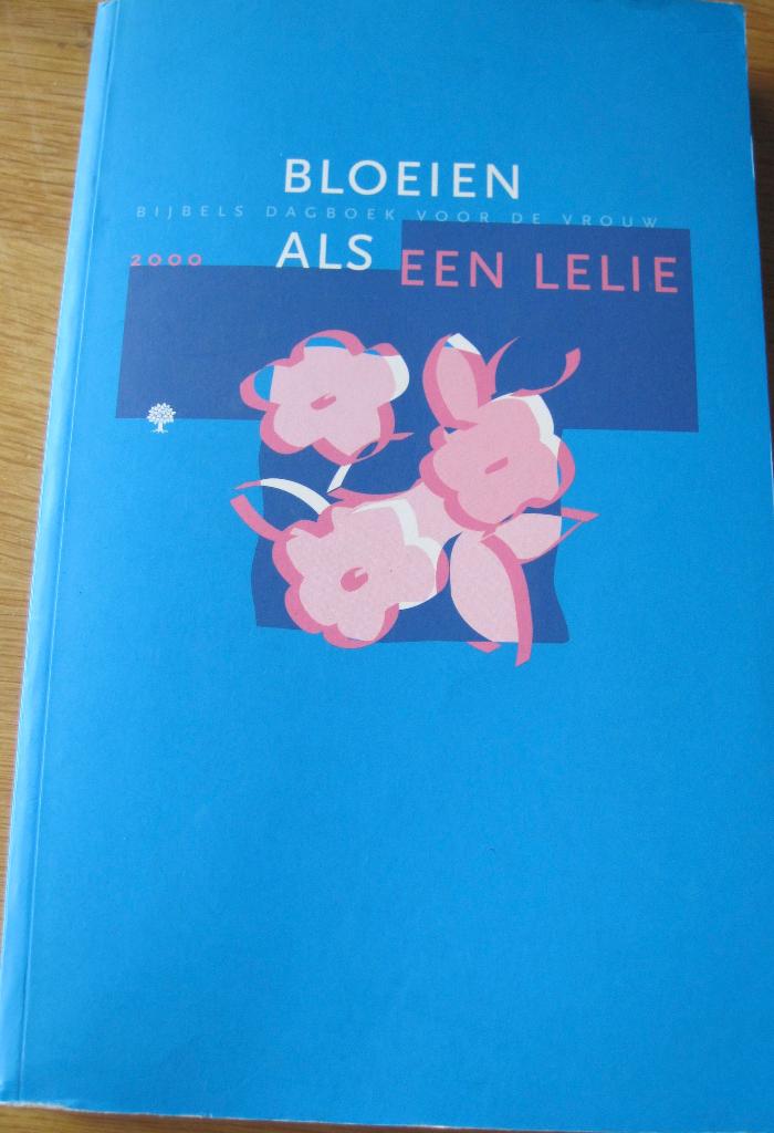 Bloeien als een lelie - bijbels dagboek voor de vrouw, Ophalen of Verzenden, Zo goed als nieuw, Christendom | Protestants