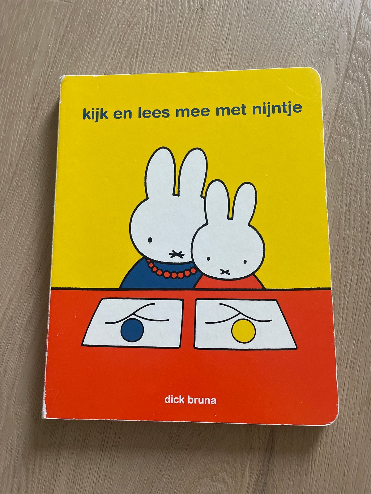 Kijk en lees mee met Nijntje - Dick Bruna, Boeken, Jongen of Meisje, Ophalen of Verzenden, Zo goed als nieuw, Voorleesboek