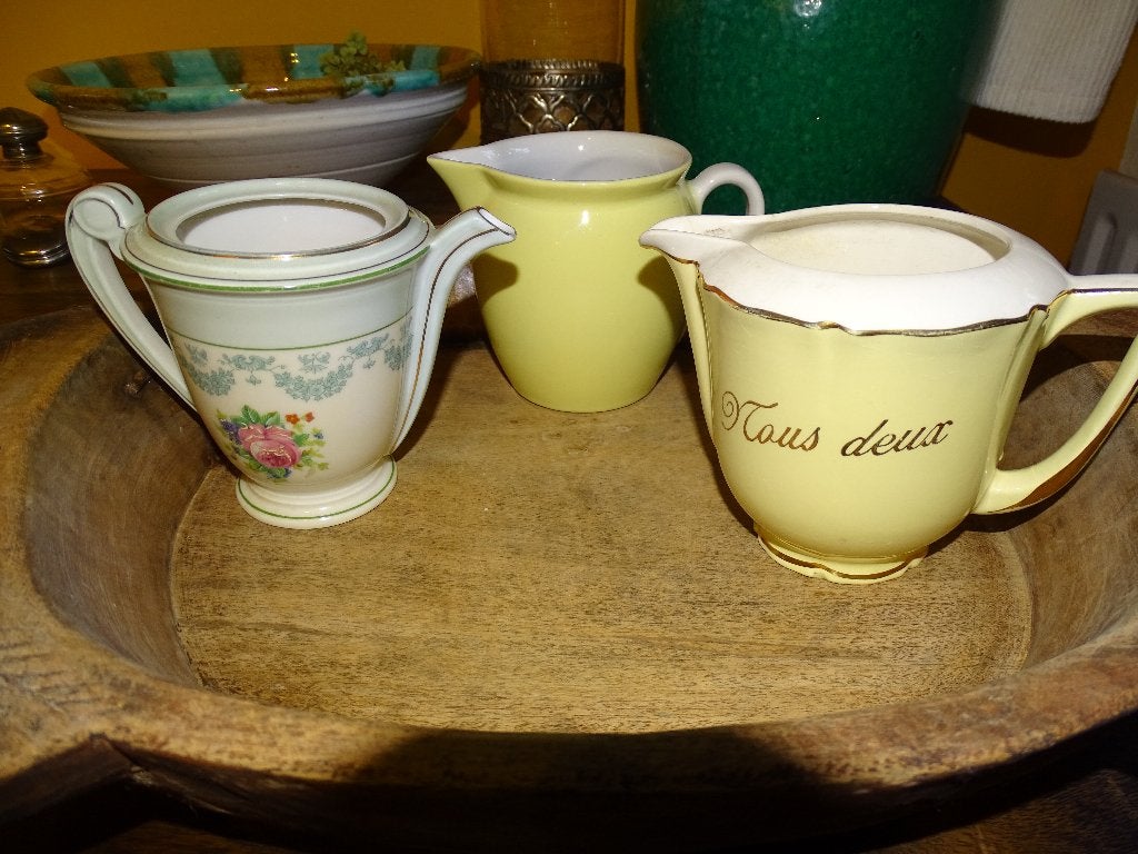 BROCANTE 3 PORSELEINEN MELKKANNETJES- 2 FRANS--1 OOSTENRIJK, Antiek en Kunst, Curiosa en Brocante, Ophalen of Verzenden