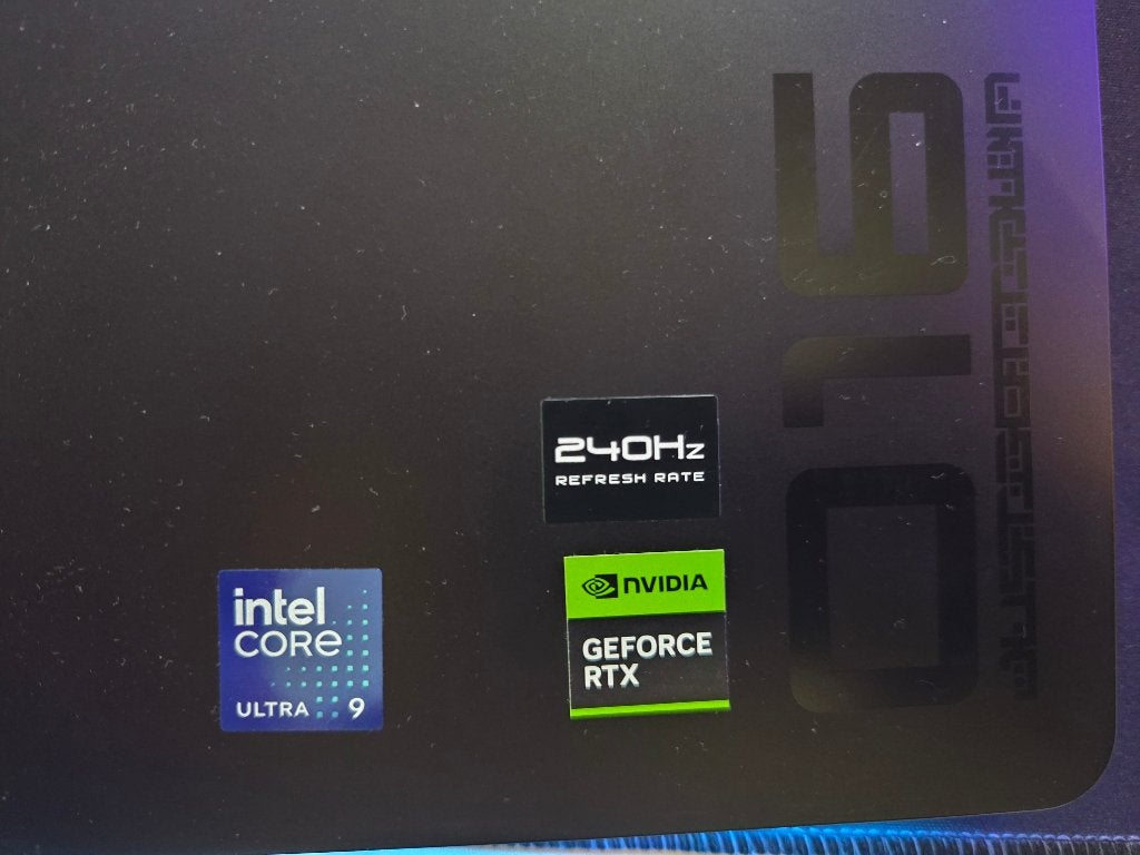 Foto 4 van Core Ultra 9 275HX, 5070 Ti, 32GB DDR5, 2TB, 16" 240Hz OLED
