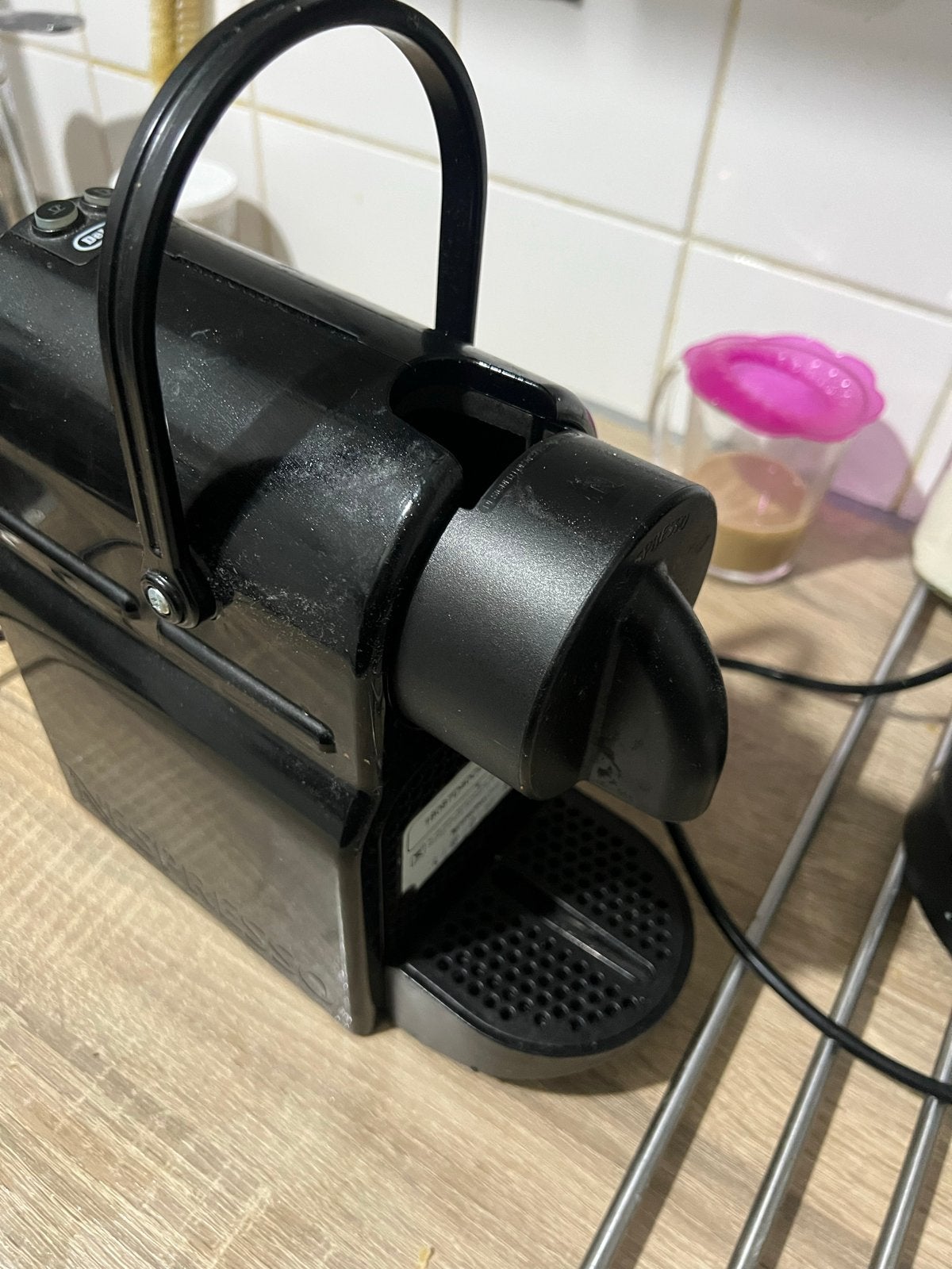 Nespresso DeLonghi Essenza Mini Koffiezetapparaat Zwart, Witgoed en Apparatuur, Koffiezetapparaten, Gebruikt, Espresso apparaat