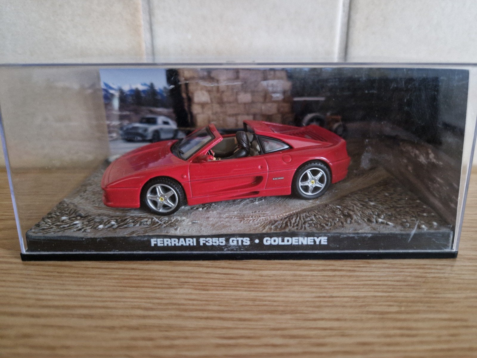 James bond Ferrari f355 gts goldeneye, Hobby en Vrije tijd, Modelauto's | 1:43, Ophalen of Verzenden, Zo goed als nieuw, Auto