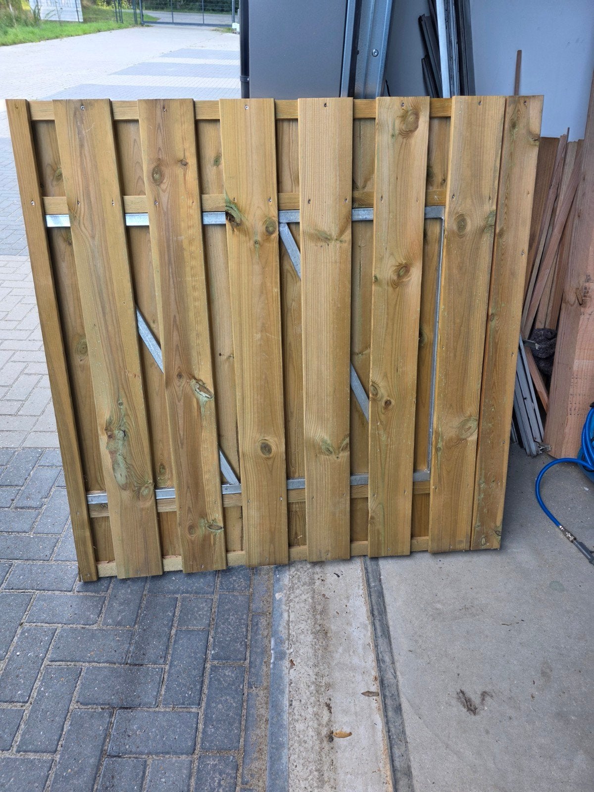 Nieuwe poortdeur 130x130 cm met scharnieren en planken, Ophalen, Met poort, Nieuw, Tuinhek