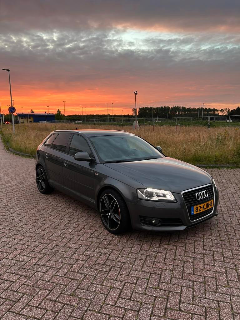 Audi A3 1.4 Tfsi 92KW Sportback S-Line 2010 Grijs, Auto's, 125 pk, Zwart, 4 cilinders, Leder en Stof