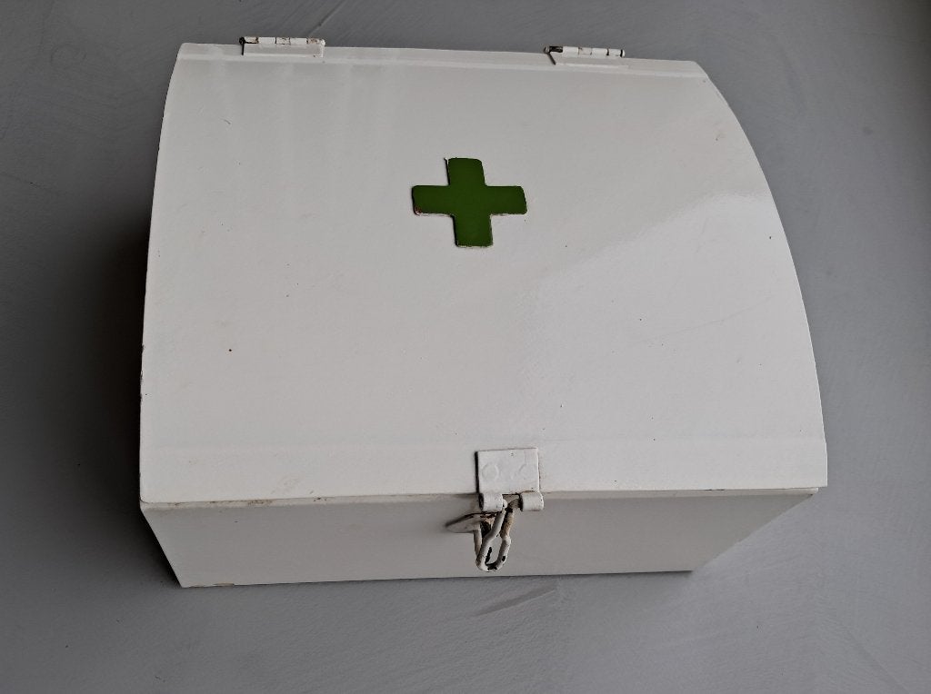 Vintage medicijnkastje 28x25,4cm, Metaal, 28 cm, Vintage, Ophalen of Verzenden