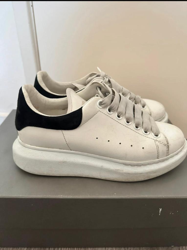 Alexander mcqueen, Zwart, Ophalen of Verzenden, Sneakers of Gympen, Gedragen