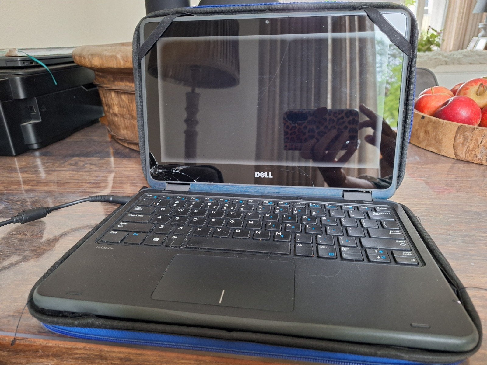Dell Latitude 3189 schoollaptop met hoes - barst in scherm, Computers en Software, Windows Laptops, Qwerty, 11 inch, Ophalen of Verzenden