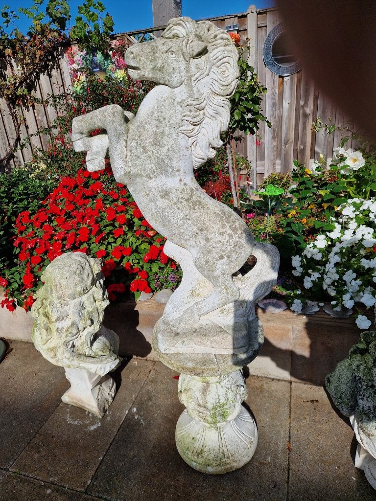 Brocante Romeins/Grieks steigerend paarden beeld, als nieuw., Tuin en Terras, Tuinbeelden, Ophalen of Verzenden, Zo goed als nieuw