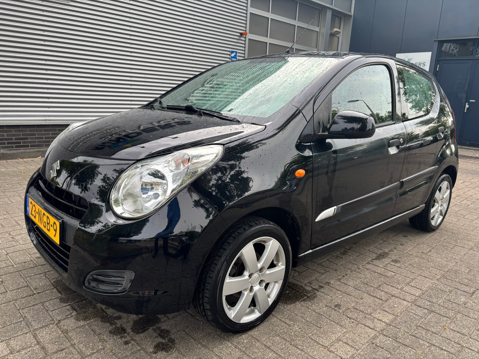 Suzuki Alto 1.0 2010 Zwart, Voorwielaandrijving, 200 kg, 4 stoelen, Origineel Nederlands