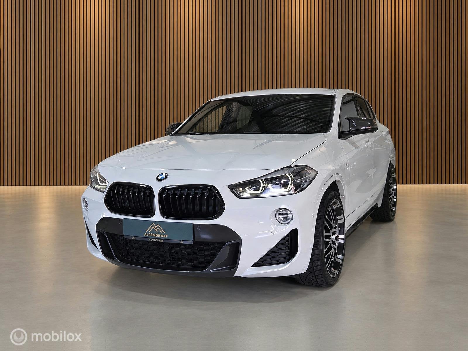 BMW X2 sDrive18i Executive M-Sport Oxigin, Auto's, Dealer onderhouden, Gebruikt, Wit, Bedrijf