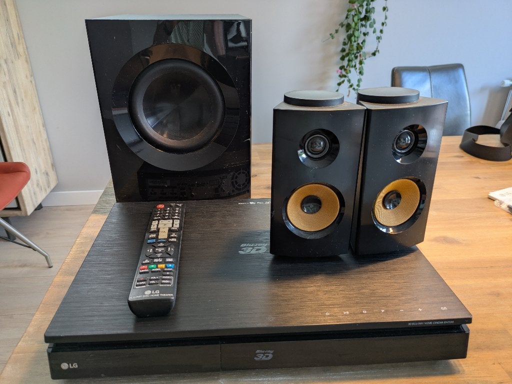 LG Blu-ray Home Cinema Set BH7240C - 600W, 2.1-systeem, Blu-ray-speler, 70 watt of meer, Zo goed als nieuw